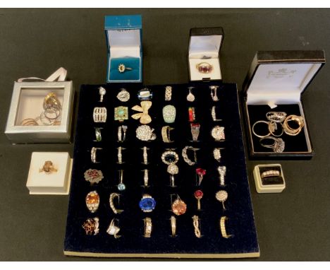 Jewellery - 92 silver and unmarked metal dress rings, assorted inc garnet, marcasite, citrine, topaz, opal and diamond effect