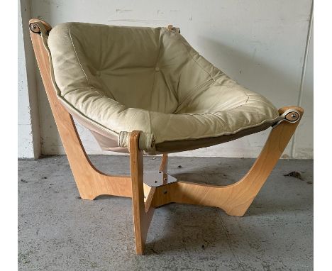 A cream leather button Huffel Lunar chair on a wooden and chrome base AF
