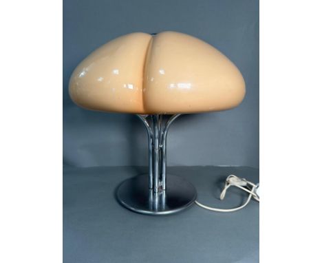 A mid century Italian Quadrifoglio table lamp