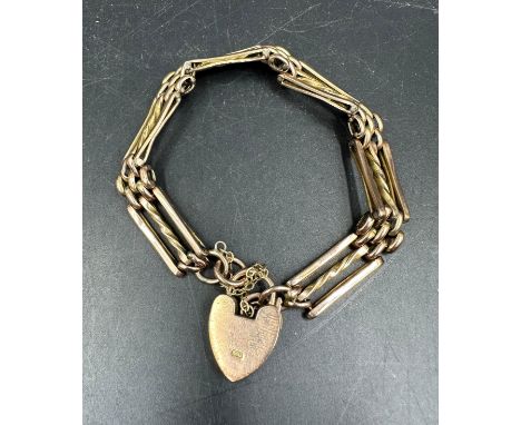 A 9ct gold three bar gate link bracelet (Total weight 12.2g)