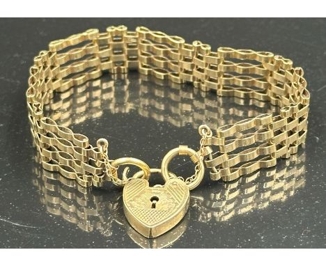 A 9ct yellow gold gate bracelet with heart shaped fastner, approximate total weight 16.3g 