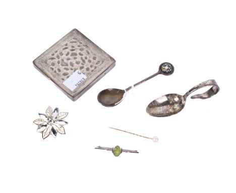 Six small collectables. Including a small square case, marked 800, a Caithness glass weight topped teaspoon, a silverplated b