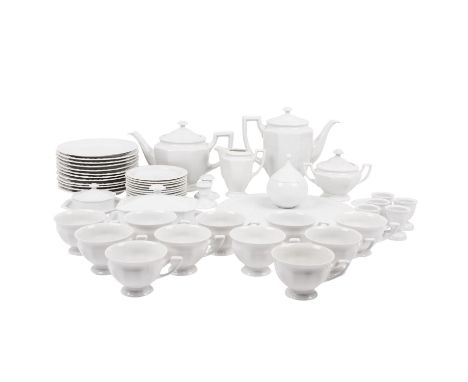 ROSENTHAL 49-tlg. Kaffeeservice 'Maria weiß', 1. und 2. Wahl, 20. Jh. 11 Kaffeetassen (2x bestoßen, 1x mit Riss) und 11 Unter