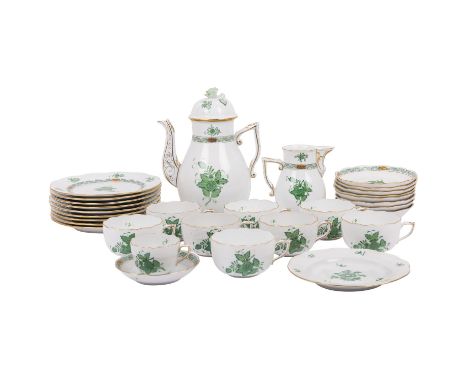 HEREND Kaffeeservice 'Apponyi grün', 20. Jh. 8 Kaffeetassen (704), 8 Untertassen (704), 1 Mokkatasse (711), 1 Untertasse (711