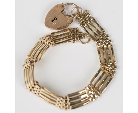 A gold bar and oval link gate bracelet, detailed '9c', on a gold heart shaped padlock clasp, detailed '9ct', weight 13.8g, le