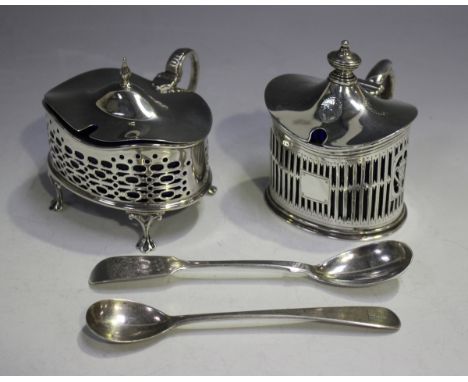 An Edwardian silver oval mustard, the engraved hinged lid with urn finial above pierced sides, London 1905 by George Fox, hei