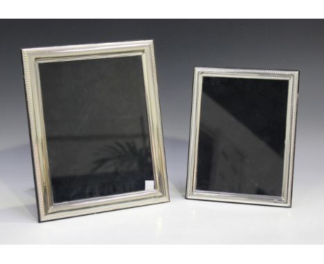 A pair of Elizabeth II silver mounted graduated rectangular photograph frames with beaded borders, London 2005 and 2007 by Ha