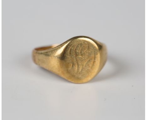 An 18ct gold oval signet ring, monogram engraved, Chester 1918, weight 7.4g, ring size approx S1/2.Buyer’s Premium 24.5% (inc