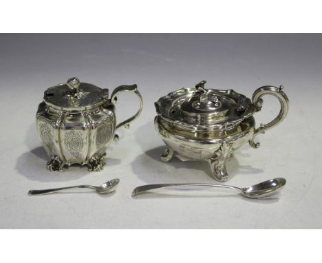 A William IV silver mustard of octagonal tapering form, the engraved hinged lid with flower bud and leaf finial above engrave