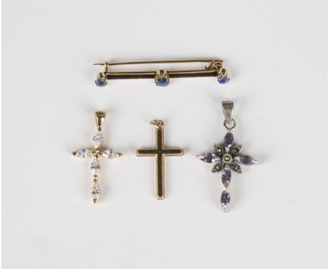 An Edwardian gold and sapphire three stone bar brooch, claw set with three cushion cut sapphires on a knife edge bar, unmarke