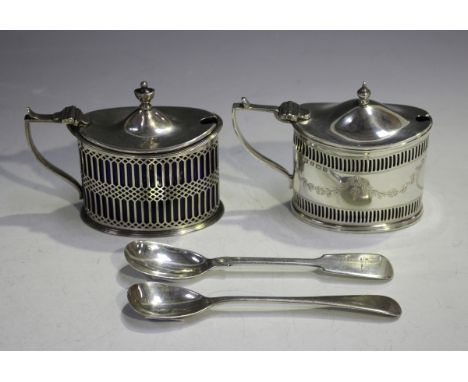 An Edwardian silver oval mustard, the hinged lid with urn finial above pierced sides, London 1906 by Haseler Brothers, height