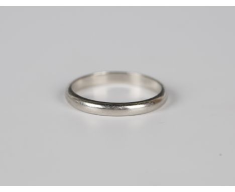 A platinum wedding ring, detailed 'Plat', weight 4.8g, ring size approx Q, with a case.Buyer’s Premium 24.5% (including VAT @