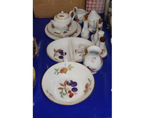 QTY OF ROYAL WORCESTER EVESHAM PATTERN TABLE WARES