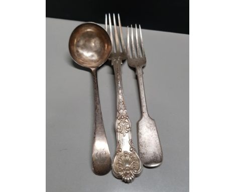 3 HALLMARKED SILVER ITEMS ANTIQUE SAUCE LADLE AND 2 DINING FORKS 189G