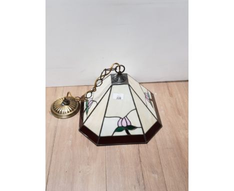 A LOVELY TIFFANY STYLE LAMP SHADE