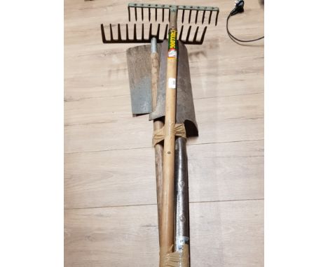 BUNDLE OF GARDEN TOOLS SPADES AND FORKS