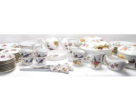 A quantity of vintage Royal Worcester Evesham pattern ceramic tablewares to include tureens, serving plates / dishes, bowls, 