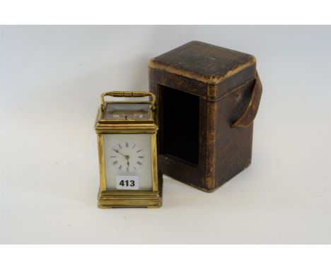 AN EARLY 20TH CENTURY 8 DAY BRASS REPEATING CARRIAGE CLOCK with white enamel dial and full window to top in an ogee case, 5 1
