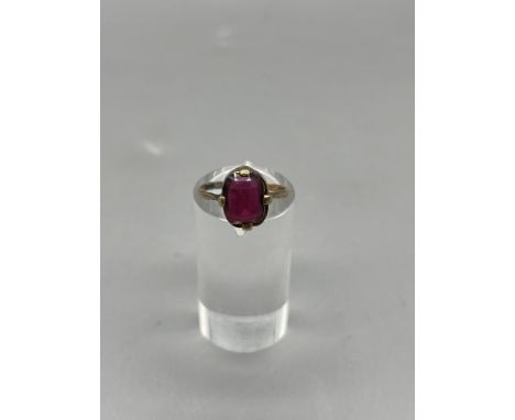 9ct Gold Ruby Ring. 