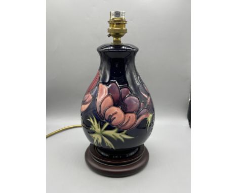 Moorcroft Pottery Anemone Pattern Lamp. 