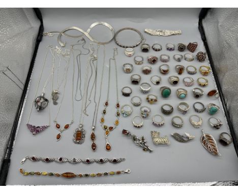 Large Assortment of 925 Silver Jewellery to include Ring with gemstones, Bracelets, Brooches, and Necklaces. 