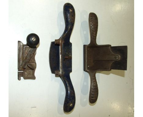 A Stanley 98-side rabbet plane, a Stanley no.81 scraper with rosewood sole, a Record no.080 scraper and other scrapers and da