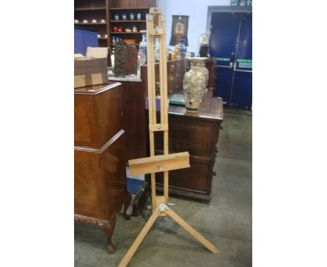 A Rowney artists easel