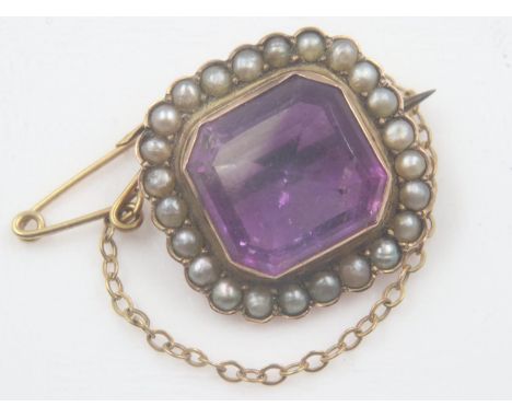 Small 9ct gold brooch of square form with central amethyst surrounded by seed pearls, 4.3g. UK P&amp;P Group 0 (£6+VAT for th