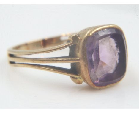 Yellow metal dress ring set with a square amethyst, size S, 5.7g. UK P&amp;P Group 0 (£6+VAT for the first lot and £1+VAT for