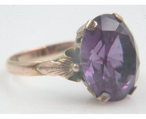 9ct gold ring set with a large amethyst, size U/V, 5.4g. UK P&amp;P Group 0 (£6+VAT for the first lot and £1+VAT for subseque