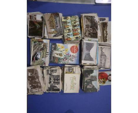 Approximately 650 vintage postcards, mostly topographical. UK P&amp;P Group 2 (£20+VAT for the first lot and £4+VAT for subse