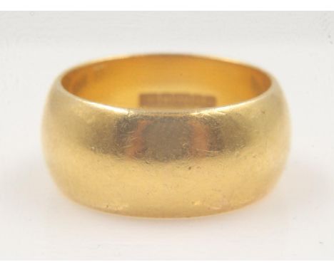 22ct gold wedding band, 13.3g, size O. UK P&amp;P Group 0 (£6+VAT for the first lot and £1+VAT for subsequent lots)