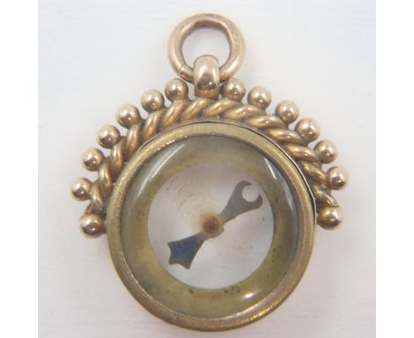 9ct gold pendant compass, 6.5g. UK P&amp;P Group 0 (£6+VAT for the first lot and £1+VAT for subsequent lots)