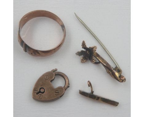 7.1g of scrap gold. UK P&amp;P Group 0 (£6+VAT for the first lot and £1+VAT for subsequent lots) 