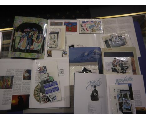 Collection of American stamp year books for years 1981 - 1985, 1987 - 1989. UK P&amp;P Group 2 (£20+VAT for the first lot and