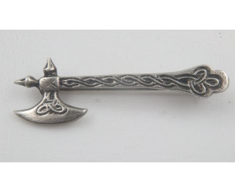 Scottish Iona Celtic axe brooch, L: 4.5 cm. UK P&amp;P Group 0 (£6+VAT for the first lot and £1+VAT for subsequent lots)