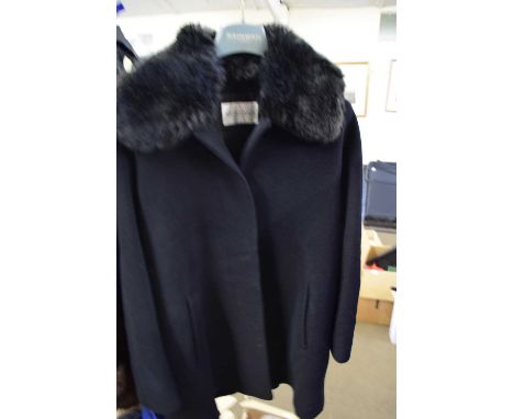 VINTAGE LADIES COATS BY ARTIGIANO