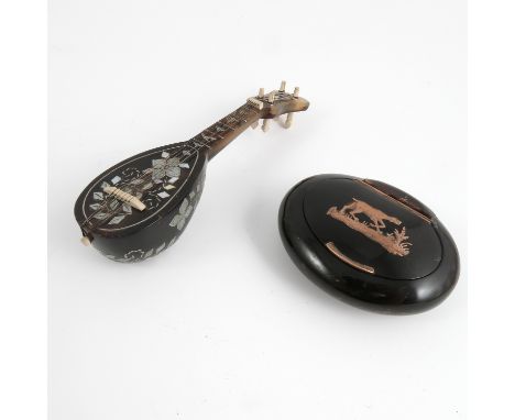 A 19th century oval tortoiseshell snuff box, the hinged lid (hinge af) inlaid in gold with a hound, maximum diameter 2.5ins, 