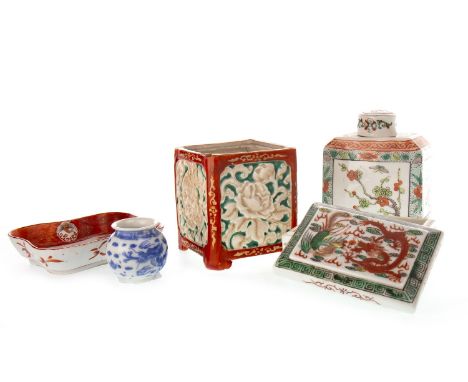 20TH CENTURY CHINESE FAMILLE VERTE TEA CADDY, painted with birds and flowers, mark to base, 13cm high; along with a rectangul