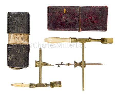 Ø A SIMPLE MICROSCOPE, ENGLISH, CIRCA 1750 unsigned, constructed in lacquered brass with threaded ivory handle and specimen p