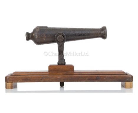 A 1IN. BORE CAST IRON SWIVEL GUN, CIRCA 1800 plain tapering 16½in. barrel, muzzle with sightline, touch hole and cascabel, tr