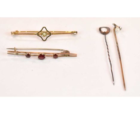 Two yellow metal bar brooches and two yellow metal stick pins, combined approx. 4g (4)