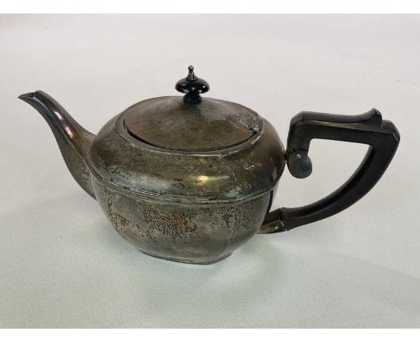A George V hallmarked silver teapot, Sheffield, 1934, length 27cm, approx. 14.45ozt/450g.