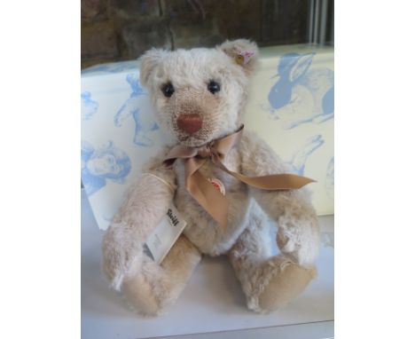 A Steiff British Collectors Bear 2013 - Alpaca - 36cm H - limited edition 316 of 2000 -  with certificate and original box- i