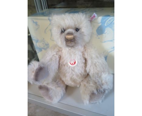 A Steiff Shaggy the Artist Bear - mohair - 36cm h - limited edition - 449 of 1500 -  with certificate and original box- in go