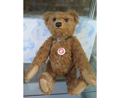 A Steiff British Collectors Bear 2009 - mohair - 38cm H - limited edition 1617 of 3000 -  with certificate and original box- 