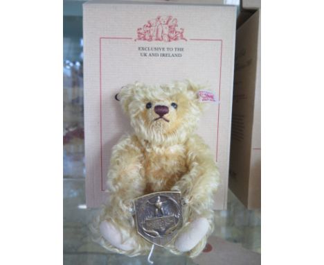 A Steiff Exhibition Bear 2004 - mohair - 20cm H - limited edition 700 of 1500 -  with certificate and original box- in good c