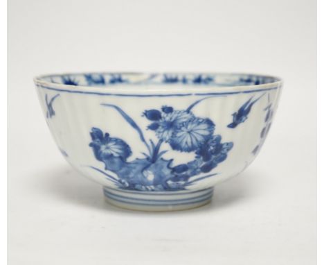A Chinese Kangxi blue and white bowl, diameter 15cm