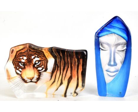 MATS JONASSON; two glass sculptures to include tiger, length 17.5cm.Additional InformationSome light general surface wear, di