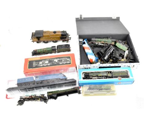 A group of various manufacture locomotives including a large tinplate LMS 6954, Hornby Dublo 'Cardiff Castle' 4075, Hornby R7